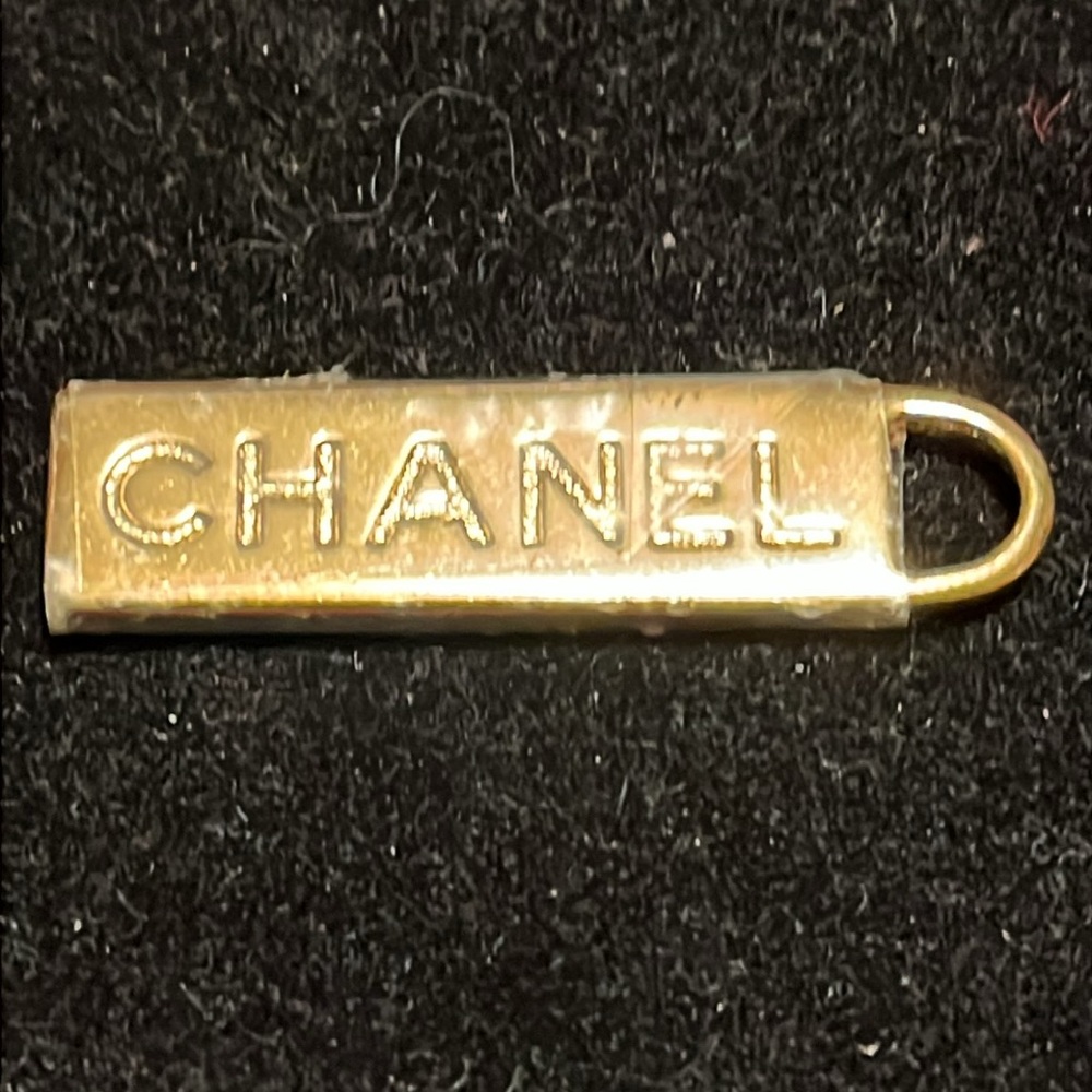 Shanel CC Gold Logo Pull Zippers - Picture 4 of 17